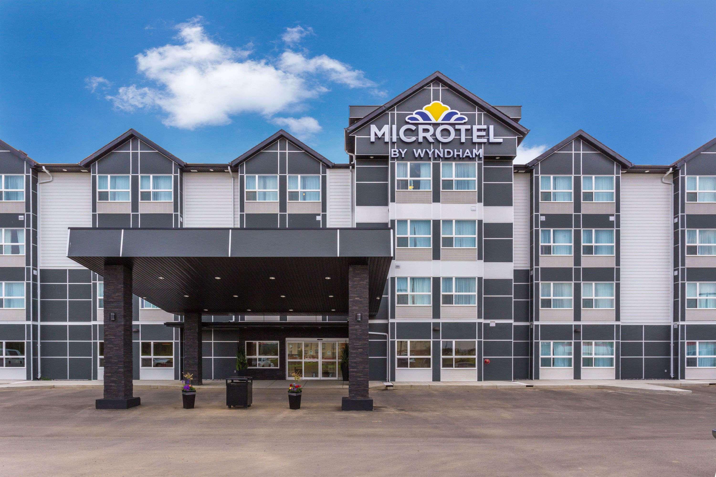 Microtel Inn & Suites By Wyndham Уайткорт Екстериор снимка