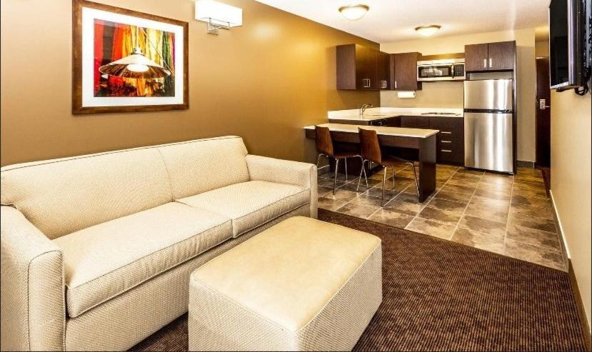 Microtel Inn & Suites By Wyndham Уайткорт Екстериор снимка