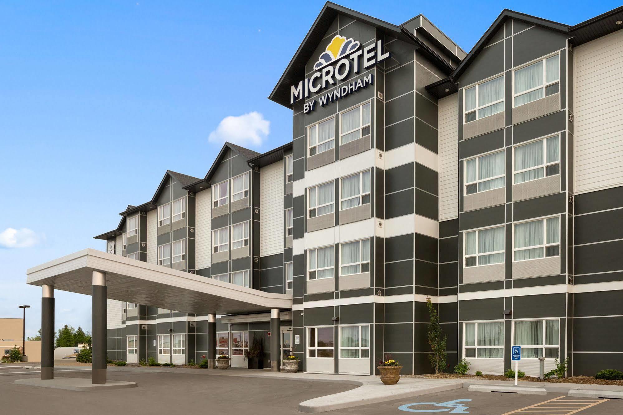 Microtel Inn & Suites By Wyndham Уайткорт Екстериор снимка