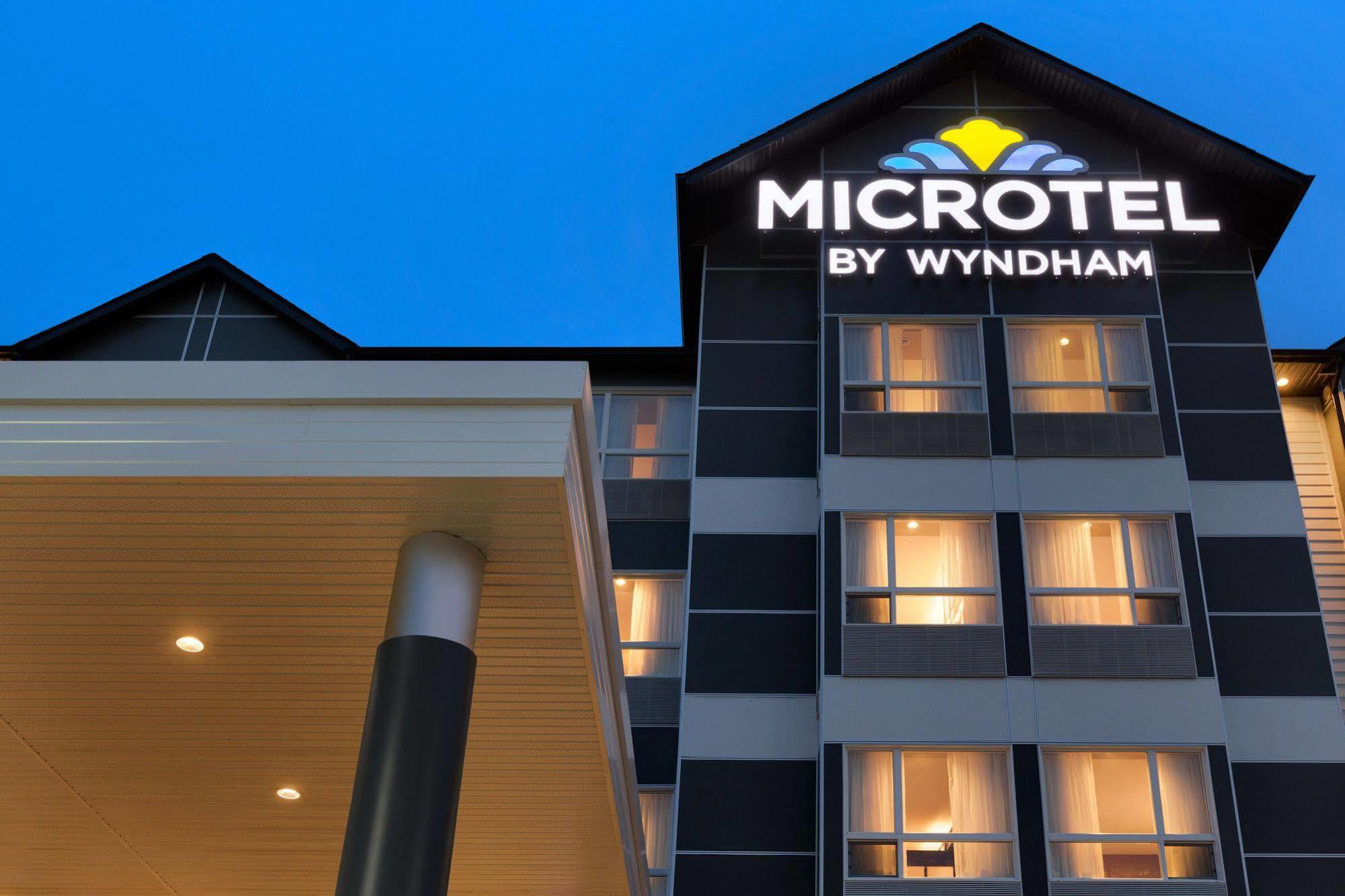 Microtel Inn & Suites By Wyndham Уайткорт Екстериор снимка