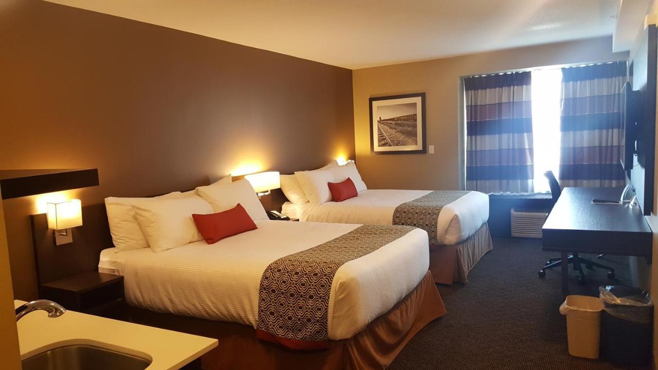 Microtel Inn & Suites By Wyndham Уайткорт Екстериор снимка