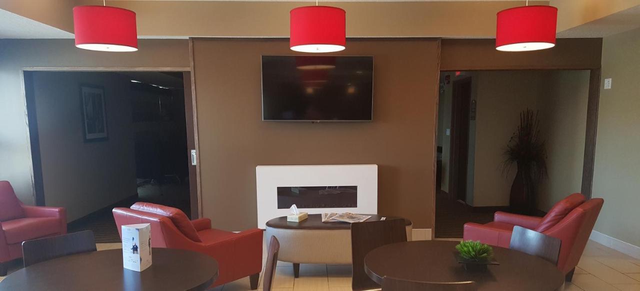Microtel Inn & Suites By Wyndham Уайткорт Екстериор снимка
